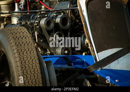 Caterham 7 enthüllte Triebwerk bei den Brighton National Speed Trials 2018. Dies ist das älteste Autorennen in Großbritannien und findet in der südöstlichen Küstenstadt Brighton statt. Madeira Drive ist eine Straße, die am Meer entlang verläuft und ist normal voller Leute, die den Strand, den Pier und die lokalen Sehenswürdigkeiten erkunden. Heute ist es ein 1/4-mal-Testkurs. 2. September 2018 Stockfoto