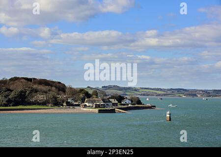 Das Dorf Cremyll an den Cornish Ufern des Hamoaze ist an einem kühlen Februar-Nachmittag fast leer. Cremyll hat eine direkte Passagierfähre mit PL Stockfoto