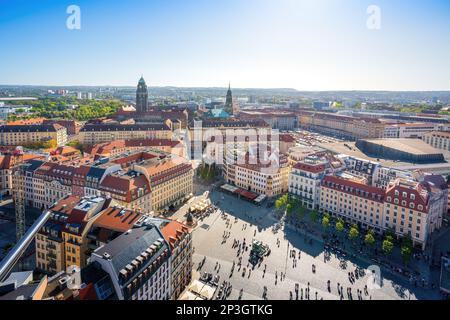 Dresdner Neuer Rathaus, Kreuzkirche und Neumarkt - Dresden, Sachsen, Deutschland aus der Vogelperspektive Stockfoto