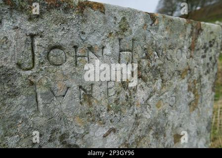 Das Grab von John Hancock auf dem Familienfriedhof. Die Familie starb 1666 in Eyam, Großbritannien, an der Beulenpest. (Riley Graves, Riley Lane, Eyam, Derbyshire) Stockfoto