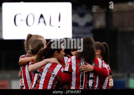 UK. 05. März 2023. London, England, 05. März 2023 das Team von Sheffield United feiert sein Tor während der Frauenmeisterschaft zwischen London City Lionesses und Sheffield United im Princes Park in London, England (PEDRO PORRU, Pedro Porru/ SPP). Kredit: SPP Sport Press Photo. Alamy Live News Stockfoto