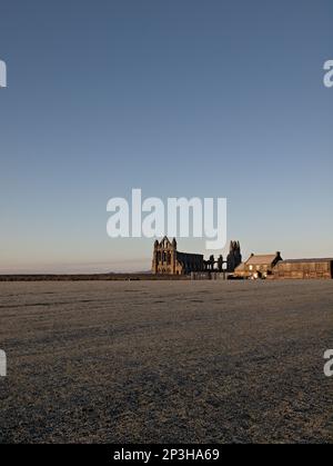 Whitby Abbey vom Cleveland Way Pfad, Abbey Plain zum Saltwick Bay Abschnitt in der Nähe von Whitby, North Yorkshire. Stockfoto