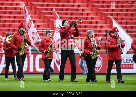 Antwerpens Fans wurden vor einem Fußballspiel zwischen dem Royal Antwerpen FC und KV Mechelen am Sonntag, den 05. März 2023 in Antwerpen, am 28. Tag der ersten Division der belgischen Meisterschaft „Jupiler Pro League“ im Jahr 2022-2023, fotografiert. BELGA FOTO TOM GOYVAERTS Stockfoto