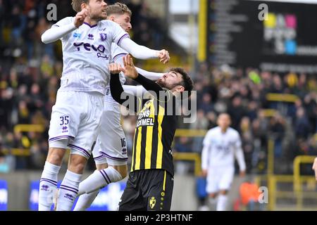 Leo Seydoux von Beerschot und Brent LAEs von Lierse wurden bei einem Fußballspiel zwischen Lierse Kempenzonen und Beerschot VA am Sonntag, den 05. März 2023 in Lier, am 2. (Von 10) Tag der Aktionsspiele der 1B. Division der belgischen Meisterschaft 2022-2023 „Challenger Pro League“ in Aktion gezeigt. BELGA FOTO JILL DELSAUX Stockfoto