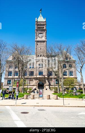 Lowell, MA - 1. Mai 2021: Lowell City Hall und Blick auf die Innenstadt von Lowell, Massachusetts, MA, USA. Stockfoto