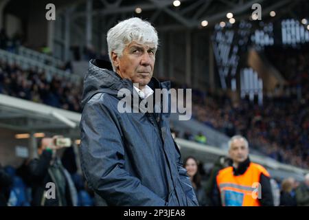 Bergamo, Italien. 4. März 2023. Italien, Bergamo, märz 04 2023: Gian Piero Gasperini (Atalanta Manager) auf der Bank vor dem Anpfiff während des Fußballspiels ATALANTA gegen UDINESE, Serie A Tim 2022-2023 day25 Gewiss Stadion (Kreditbild: © Fabrizio Andrea Bertani/Pacific Press via ZUMA Press Wire) NUR REDAKTIONELLE VERWENDUNG! Nicht für den kommerziellen GEBRAUCH! Stockfoto