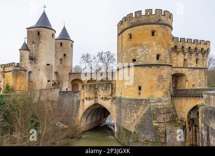 Brückenschloss und Stadttor mit dem Namen „Deutsches Tor“ in Metz, einer Stadt in der Region Lothringen in Frankreich Stockfoto