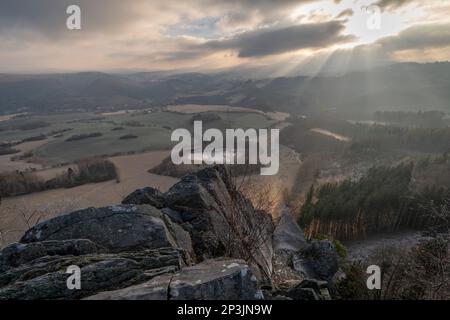 Landschaft in der Nähe des Semnicka-Felsens an einem kalten, winterlichen, frischen Morgen Stockfoto