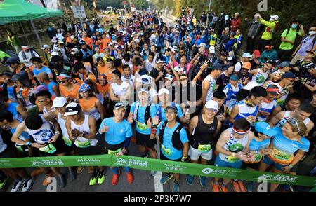 Oxfam Trailwalker 2022, startet von Pak Tam Chung, Sai Kung für das 100km. Rennen nach Yuen Long, nach einer dreijährigen Pause unter der Covid-19-Pandemie. 24FEB23 SCMP/Dickson Lee Stockfoto