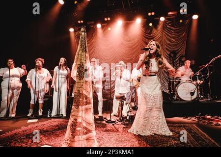 Bern, Schweiz. 04. März 2023. Der englische Soul und R&B-Sänger Joss Stone führt ein Live-Konzert im Bierhübeli in Bern auf. (Foto: Gonzales Photo/Alamy Live News Stockfoto