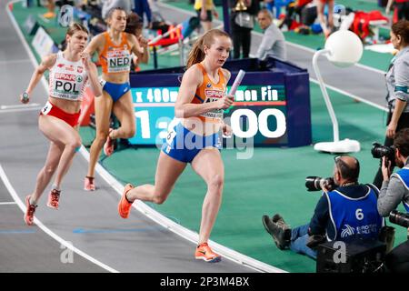 ISTANBUL, TÜRKEI - MÄRZ 5: Cathelijn Peeters der Niederlande und Eveline Saalberg der Niederlande, die an Tag 3 der Europameisterschaft für Leichtathletik in der Atakoy Athletics Arena am 5. März 2023 in Istanbul, Türkei teilnehmen (Foto: Nikola Krstic/BSR Agency) Stockfoto