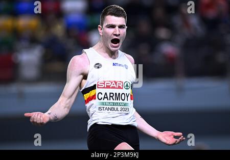 Der belgische Thomas Carmoy feiert am Sonntag, den 05. März 2023, das Highjump-Finale der Herren bei der 37. Ausgabe der europäischen Leichtathletik-Hallenmeisterschaft in Istanbul, Türkei. Die Meisterschaften finden vom 2. Bis 5. März statt. BELGA FOTO JASPER JACOBS Stockfoto