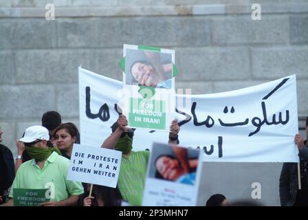 Wien, Österreich. 21. Juni 2009. Anti-Iran-Demonstration vor dem Parlament in Wien Stockfoto