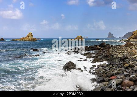 Los Galiones Felsen in der Nähe des Strandes Roque de Las Bodegas in der Gegend von Taganana, Insel Teneriffa, Spanien Stockfoto