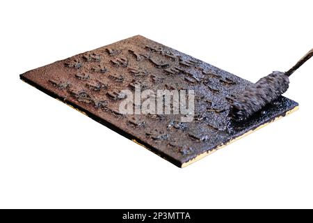 Aufbringung von Tinte auf einer Vintage-Druckmaschine, isoliert auf weißem Hintergrund. Retro-Bücher in Kyrillisch. Stockfoto