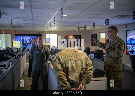 Generalleutnant Marc H. Sasseville, der 12. Stellvertretende Chef des National Guard Bureau, besucht Mitglieder der Florida National Guard am 10. Februar 2023. Der VCNGB ist der zweite Leiter des National Guard Bureau, einer gemeinsamen Tätigkeit des Verteidigungsministeriums. Stockfoto