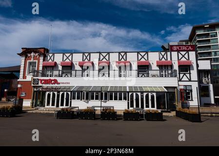 Circa Theatre am Hafen in Wellington, Neuseeland. Professionelle Theaterfirma mit Sitz in einem speziell konstruierten Theater am Ufer Stockfoto