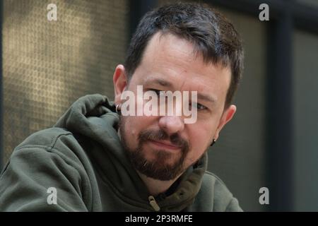 Madrid, Spanien. 05. März 2023. Der ehemalige zweite Vizepräsident der Regierung, Pablo Iglesias, wurde bei der Präsentation von Echeniques erstem Buch, "Memorias de un piloto de Combat", im Espacio Larra in Madrid gesehen. (Foto: Atilano Garcia/SOPA Images/Sipa USA) Guthaben: SIPA USA/Alamy Live News Stockfoto