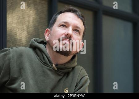 Madrid, Spanien. 05. März 2023. Der ehemalige zweite Vizepräsident der Regierung, Pablo Iglesias, wurde bei der Präsentation von Echeniques erstem Buch, "Memorias de un piloto de Combat", im Espacio Larra in Madrid gesehen. (Foto: Atilano Garcia/SOPA Images/Sipa USA) Guthaben: SIPA USA/Alamy Live News Stockfoto