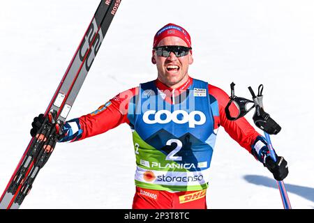 Planica, Slowenien. 05. März 2023. Paal Golberg aus Norwegen feiert nach dem Sieg des Men's Mass Start 50km Classic-Rennens bei den Nordic World Championships in Planica. Kredit: SOPA Images Limited/Alamy Live News Stockfoto