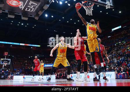 Mailand, Italien. 05. März 2023. Julyan Stone (GIVOVA Scafati) während EA7 Emporio Armani Milano vs GIVOVA Scafati, italienischer Basketball A Series Championship in Mailand, Italien, März 05 2023 Kredit: Independent Photo Agency/Alamy Live News Stockfoto