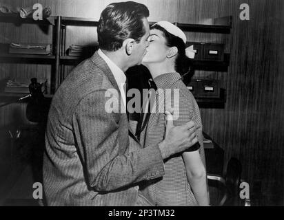 William Holden, Maggie McNamara, am Filmset „The Moon is Blue“, United Artists, 1953 Stockfoto