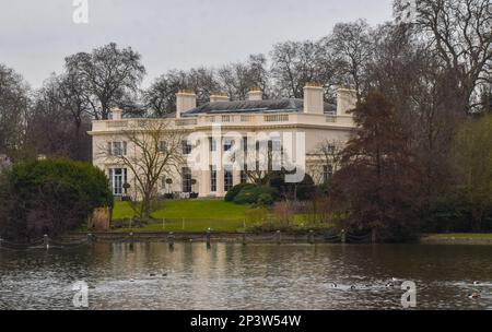 London, Großbritannien. 5. März 2023 The Holme Mansion in Regent's Park, Außenansicht tagsüber. Stockfoto