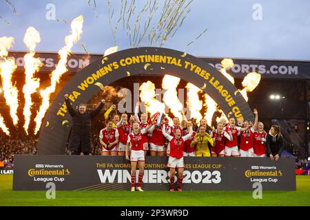 London, Großbritannien. 05. März 2023. London, England, März 5. 2023: Arsenal-Spieler feiern den Sieg des FA Women's Continental League Cup Final zwischen Arsenal und Chelsea im Selhurst Park in London, England. (James Whitehead/SPP) Kredit: SPP Sport Press Photo. Alamy Live News Stockfoto