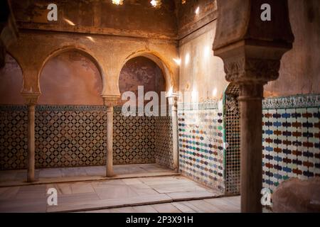 Königlichen Bäder, Palacio de Comares, Alhambra. Granada, Andalusien, Spanien Stockfoto