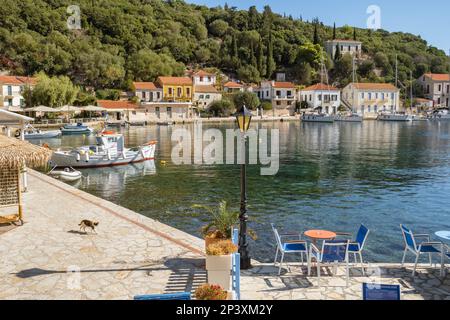 Malerisches Dorf Kioni auf der Insel Ithaka, Kefalonia, Ionisches Meer, Griechenland. Stockfoto