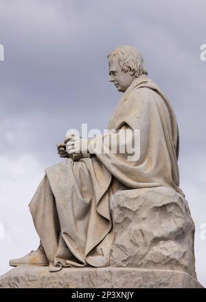 EDINBURGH, SCHOTTLAND, EUROPA - Sir Walter Scott Statue am Scott Monument. Stockfoto