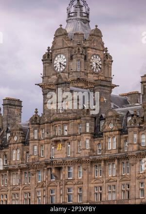 EDINBURGH, SCHOTTLAND, EUROPA - The Balmoral Hotel, in der Princes Street. Stockfoto