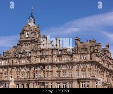 EDINBURGH, SCHOTTLAND, EUROPA - The Balmoral Hotel, in der Princes Street. Stockfoto