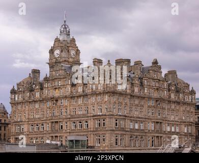 EDINBURGH, SCHOTTLAND, EUROPA - The Balmoral Hotel, in der Princes Street. Stockfoto