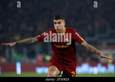 Rom, Italien. 05. März 2023. Gianluca Mancini von AS Roma feiert nach einem Tor während des Fußballspiels der Serie A zwischen Roma und Juventus im Olympiastadion in Rom, Rom, Italien, am 05. März 2023. Kredit: Riccardo De Luca - Update Images/Alamy Live News Stockfoto