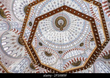 Sabanci Merkez Camii, Sabanci Central Moschee auf Englisch, Inneneinrichtung, Dekoration und Architektur in Adana, Türkei. Die Moschee ist die zweitgrößte Moschee in der Türkei und das Wahrzeichen der Stadt Adana Stockfoto