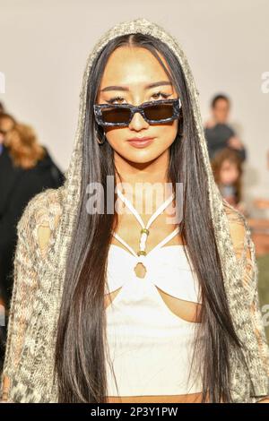 Paris, Frankreich. 05. März 2023. Gäste besuchen die Herbstshow Didu Paris Womenswear im Winter 2023-2024 im Rahmen der Paris Fashion Week am 03. März 2023 in Paris, Frankreich. Foto von ShootPix/ABACAPRESS.COM Kredit: Abaca Press/Alamy Live News Stockfoto