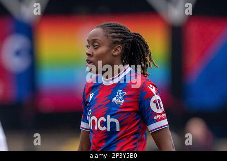 Hayes Lane, Bromley, Großbritannien. 26. Februar 2023. Crystal Palace Forward Paige Bailey-Gayle (14) während des Barclays FA Frauenmeisterschaftsspiels zwischen Crystal Palace und Bristol City in Hayes Lane, Bromley, England. (Stephen Flynn/SPP) Kredit: SPP Sport Press Photo. Alamy Live News Stockfoto