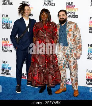 Santa Monica, USA. 04. März 2023. Santa Monica, Kalifornien - 04. März 2023: Alan McConnell, Joseph Mastantuono und Ellie Foumbi nehmen an den Film Independent Spirit Awards 2023 Teil Kredit: Ovidiu Hrubaru/Alamy Live News Stockfoto