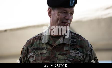 Brigg. Gen. Eric Folkestad, stellvertretender Befehlshaber der 81. Bereitschaftsabteilung, hält eine Rede bei der Zeremonie zum Schneiden von Bändern im Aguadilla Army Reserve Center, Januar 22,2023 in Puerto Rico. Stockfoto