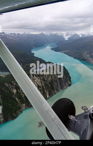 Blick aus dem Flugzeug über die Fair-Weather-Range im Glacier Bay-Nationalpark im Südosten Alaskas, USA. Stockfoto