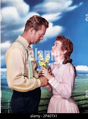 1953 : der Filmschauspieler STERLING HAYDEN mit JANE WYMAN in SO BIG von Robert Wise , aus einem Roman von Edna Ferber , Publicity still - FILM - KINO - profilo - Profil - innamorati - Liebhaber - amanti - bretelle - WESTERN ---- Archivio GBB Stockfoto