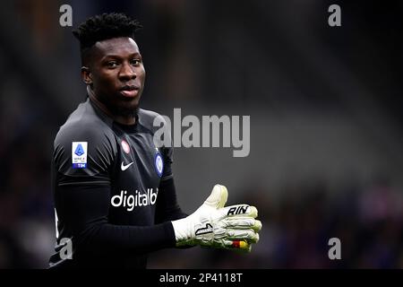 Mailand, Italien. 05. März 2023 Andre Onana vom FC Internazionale zeigt während des Fußballspiels der Serie A zwischen dem FC Internazionale und US Lecce. Kredit: Nicolò Campo/Alamy Live News Stockfoto