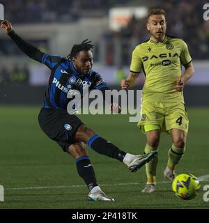 Bergamo, Italien. 04. März 2023. Italien, Bergamo, 4. März 2023: Ademola Lookman (Atalanta Stürmer) schießt in der zweiten Halbzeit beim Fußballspiel ATALANTA gegen UDINESE, Serie A Tim 2022-2023 Day 25 im Gewiss Stadion. (Foto: Fabrizio Andrea Bertani/Pacific Press/Sipa USA) Guthaben: SIPA USA/Alamy Live News Stockfoto
