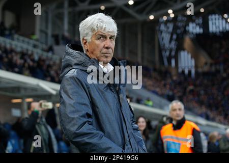 Bergamo, Italien. 04. März 2023. Italien, Bergamo, 4. März 2023: Gian Piero Gasperini (Atalanta Manager) auf der Bank vor dem Anpfiff des Fußballspiels ATALANTA gegen UDINESE, Serie A Tim, 2022-2023. Tag 25 im Gewiss Stadion. (Foto: Fabrizio Andrea Bertani/Pacific Press/Sipa USA) Guthaben: SIPA USA/Alamy Live News Stockfoto