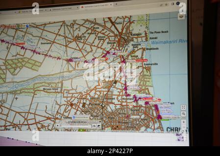CHRISTCHURCH, NEUSEELAND, 11. Februar 2023: Der Fortschritt der Teilnehmer im jährlichen Coast to Coast Triathlon wird auf einem Desktop-Computer angezeigt Stockfoto