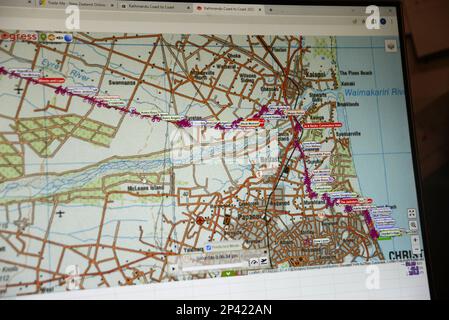 CHRISTCHURCH, NEUSEELAND, 11. Februar 2023: Der Fortschritt der Teilnehmer im jährlichen Coast to Coast Triathlon wird auf einem Desktop-Computer angezeigt Stockfoto