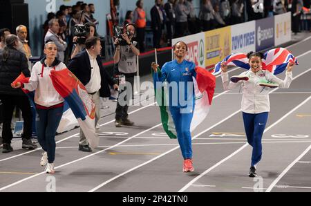 Ivana Vuleta (Serbien), Larissa Iapichino (Italien) und Jazmin Sawyers (Großbritannien und NI), die nach der Teilnahme am Long-Jump-Finale der Frauen bei der Europameisterschaft für Leichtathletik in der Ataköy Athletics Arena in Istanbul (Türkiye) feiern. Foto von Gary Mitchell Stockfoto