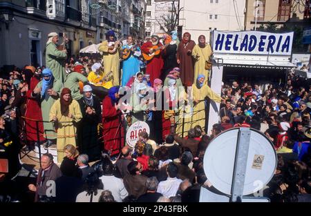 Karneval. Parade der Chöre in Libertad Quadrat. Cádiz, Andalusien, Spanien Stockfoto