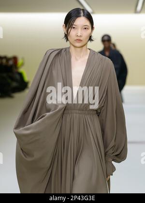 Paris, Frankreich. 05. März 2023. BALENCIAGA Herbst-Winter 2023-2024 Runway während der Paris Fashion Week am 2023. März - Paris; Frankreich 05/03/2023 Guthaben: dpa/Alamy Live News Stockfoto